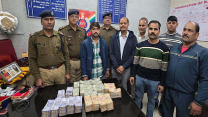 Bag checked in general coach on suspicion of being a vendor, Rs 38.20 lakh found inside