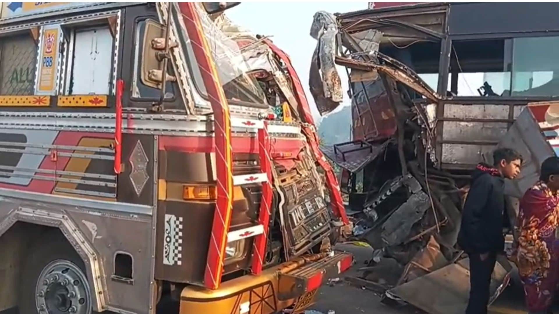 हादसे के बाद क्षतिग्रस्त वाहन