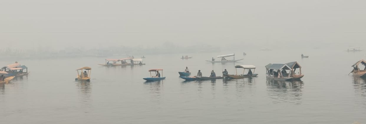 Tourists are reaching Kashmir to enjoy the winter.