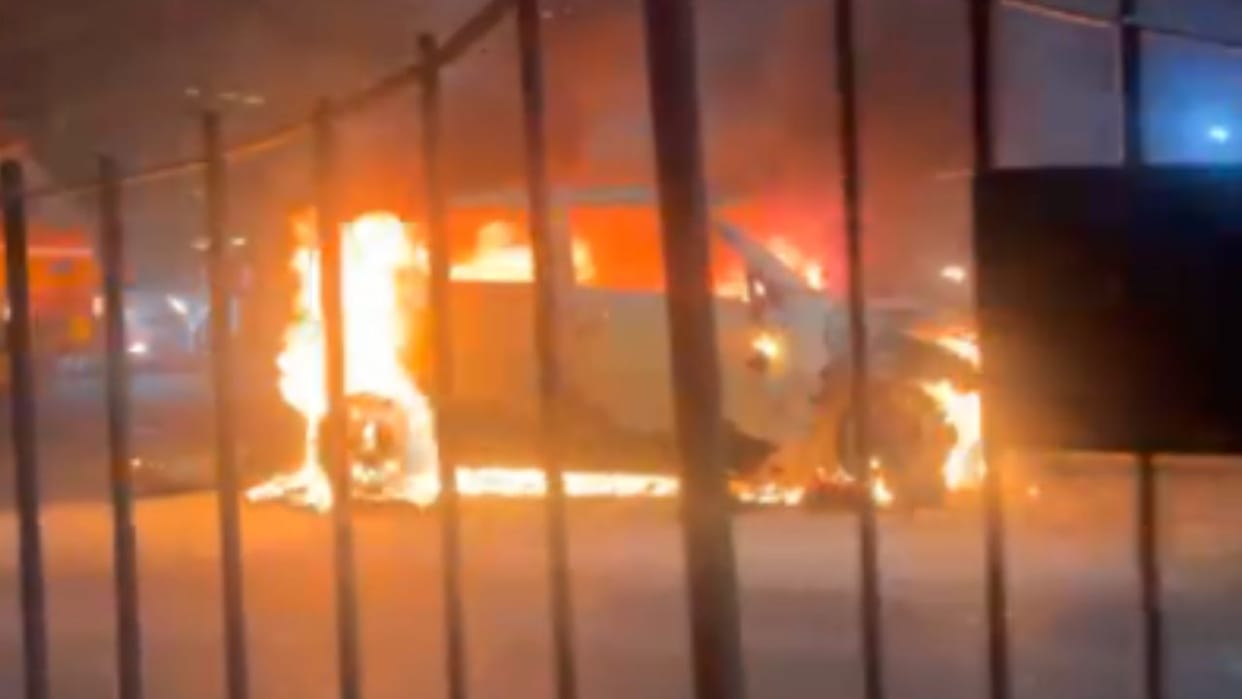 Car caught fire in Link Road police station area of Ghaziabad