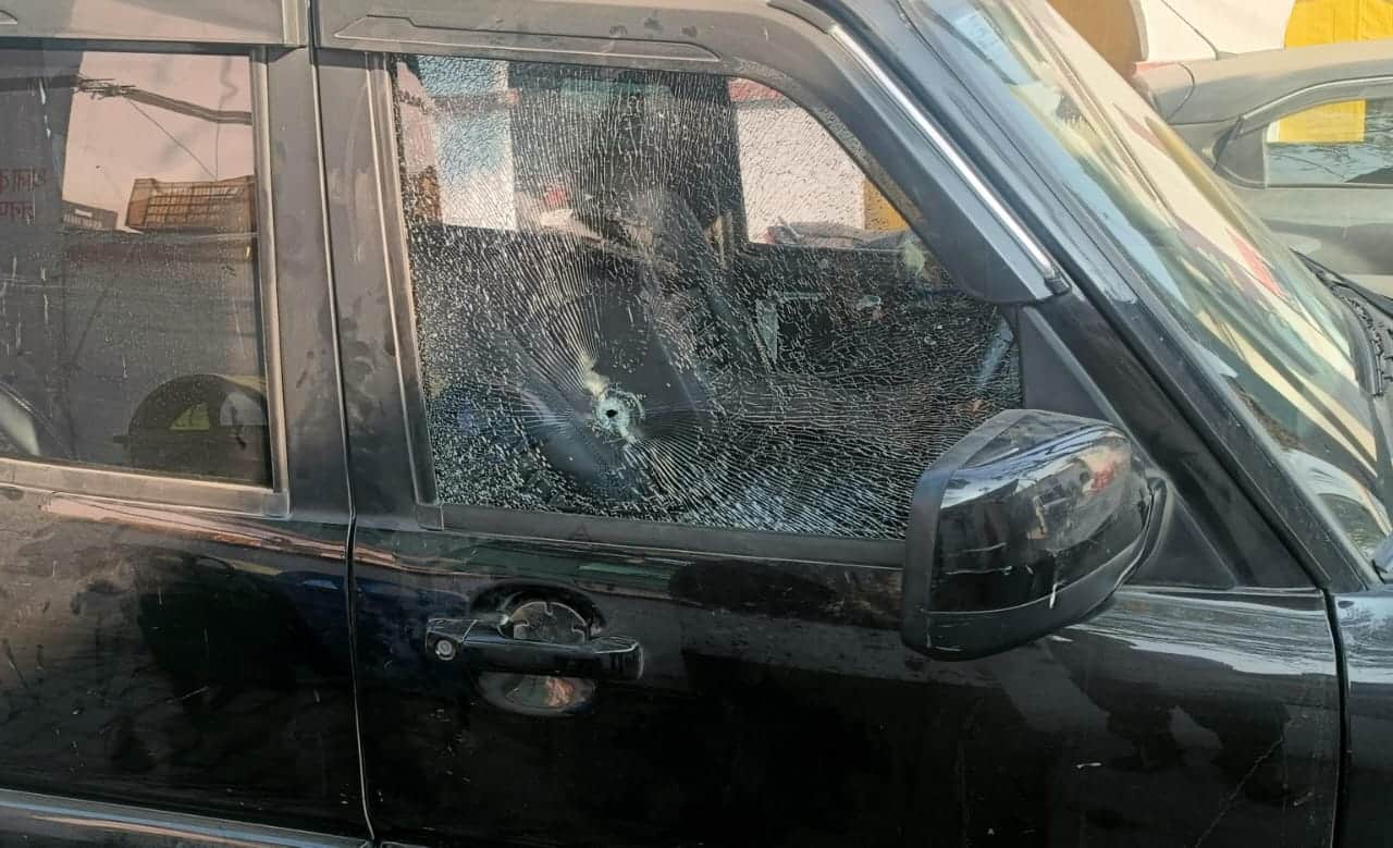 कार पर फायरिंग