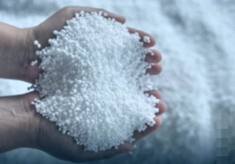 strike by secretaries of cooperative societies in UP has led to fertilizer crisis