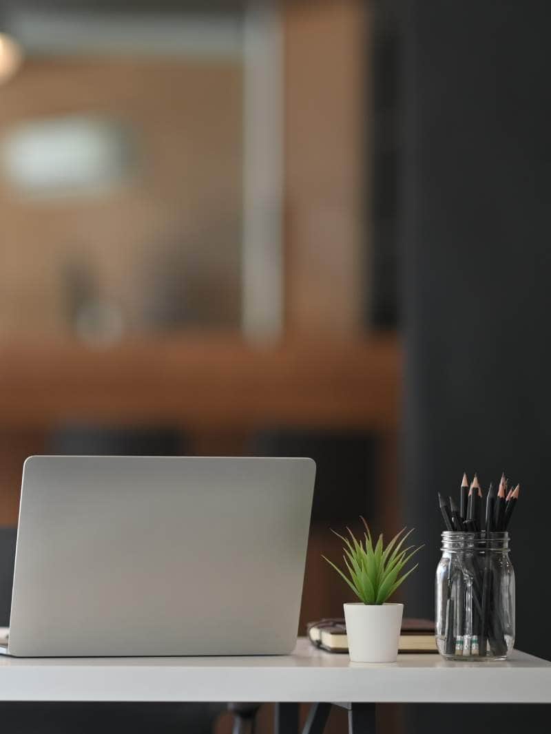 ऑफिस में रखें फेंगशुई से जुड़ी ये चीजें, खोल देंगी तरक्की के द्वार