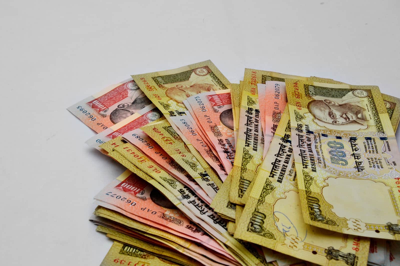 Old Rupee Notes Exchange: Can 500 and 1000 Notes Still Be Changed at RBI Know Truth