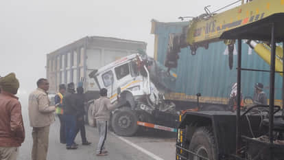 Auraiya: dumper truck crashed into broken-down container truck parked on highway; driver and conductor injured