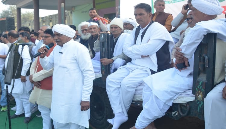 UP: शामली में गठवाला खाप की बड़ी पंचायत, आपस में ही उलझ गए चौधरी, इन नौ प्रस्तावों पर लगी मुहर