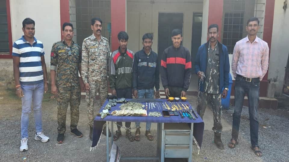 पुलिस की गिरफ्त में आरोपी