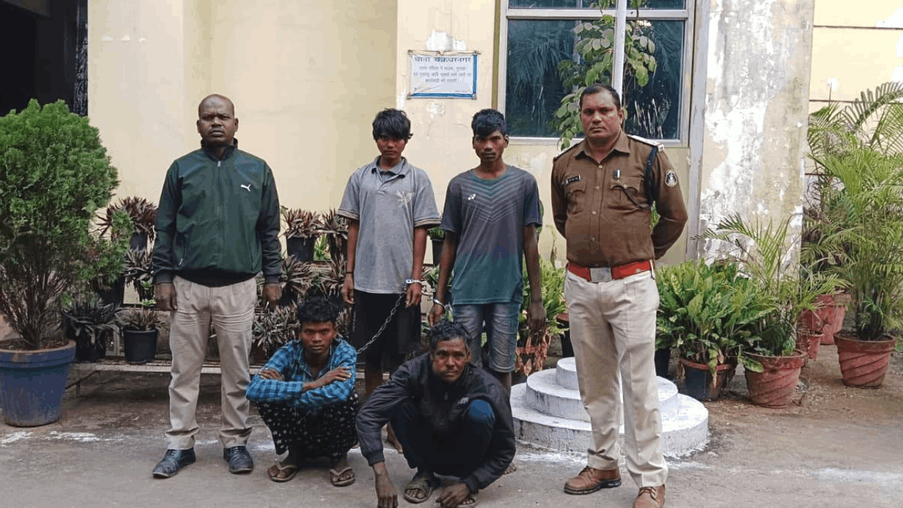 पुलिस की गिरफ्त में आरोपी