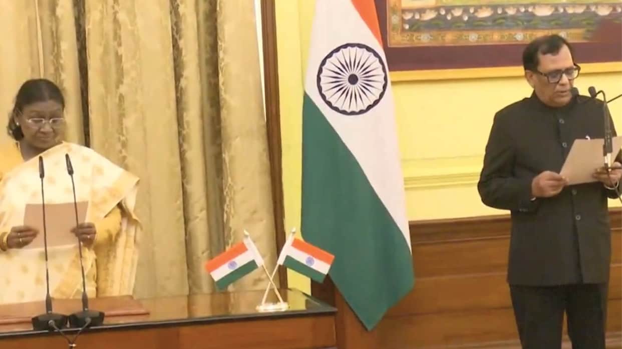 Droupadi Murmu administered the oath of office to Raj Kumar Goel as the Chief Information Commissioner