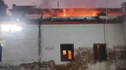 Etawah: Fire breaks out in Irrigation Department office, firefighters bring it under control