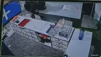 Thieves Break Into Manpuri Jewelry Shops