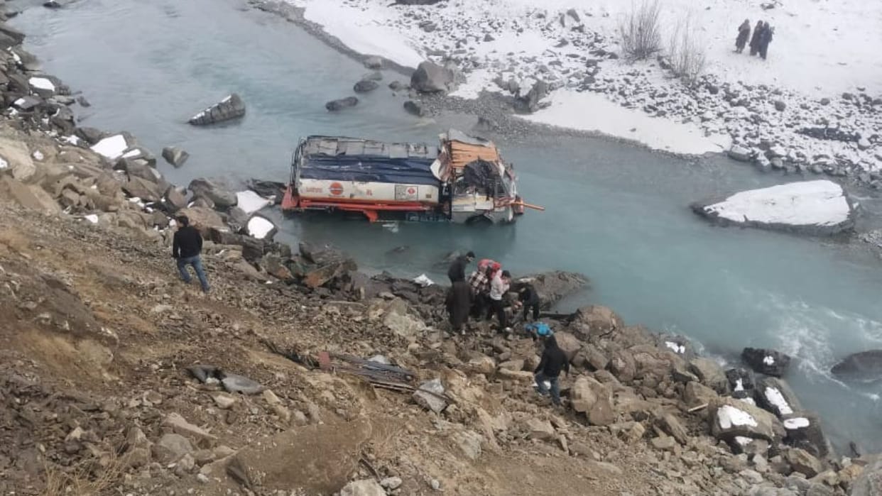 Tanker falls into river near Pandras War Memorial, driver injured
