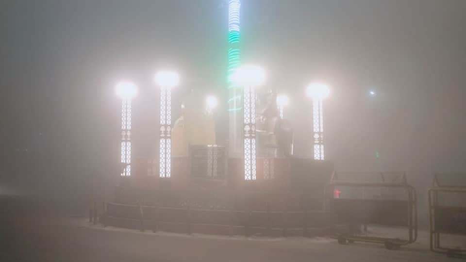 UP: Fog descends on Moradabad division, life comes to a standstill, and vehicle speeds slow down
