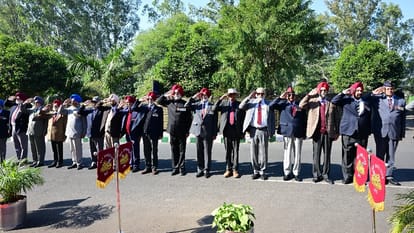 1971 vijay diwas 20 friends paid tribute to Param Vir Chakra recipient Second Lieutenant Arun Khetarpal