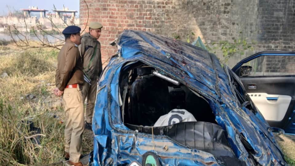 Accident: Police COP returning from an investigation, their car fell into the Hindon River; two died