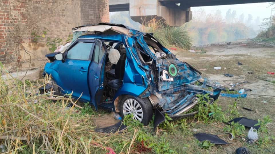 Accident: Police COP returning from an investigation, their car fell into the Hindon River; two died