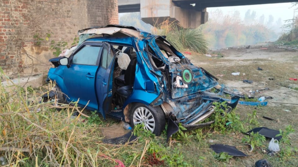 Accident: Police COP returning from an investigation, their car fell into the Hindon River; two died