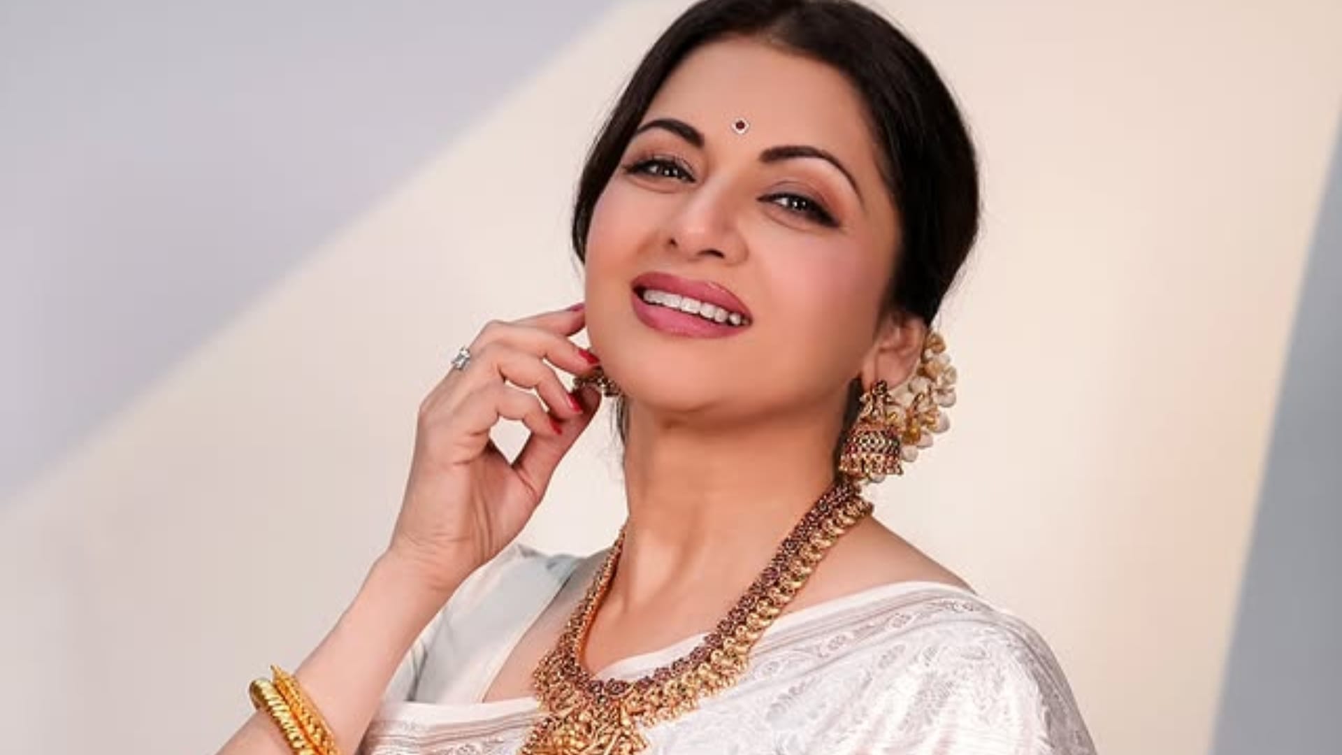 Bhagyashree do not have any repent on her decisions says I was scolded by Yash Chopra