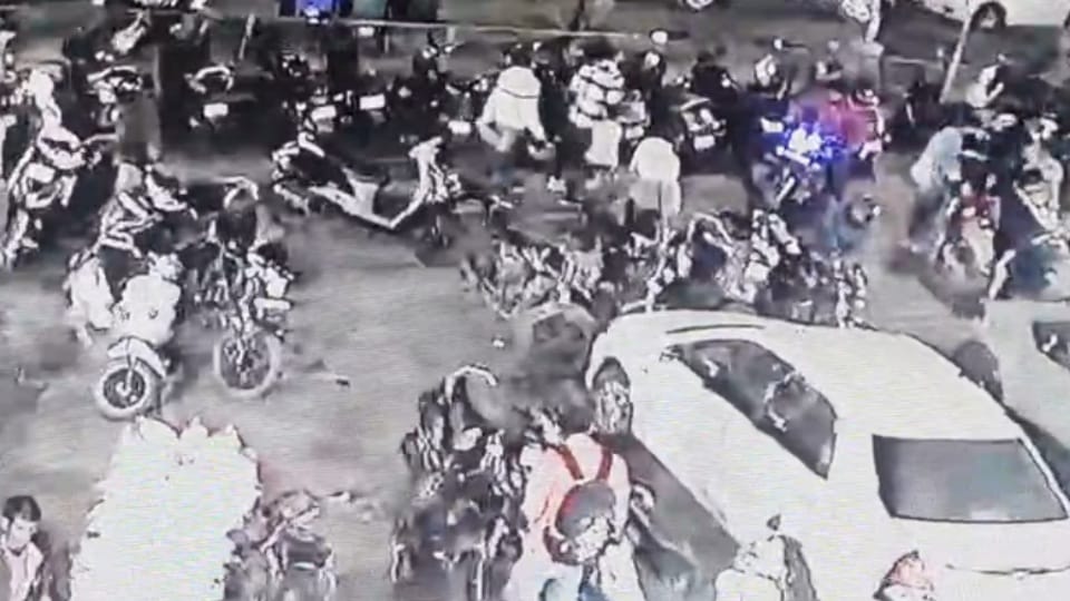 High Court lawyer Bullet motorcycle stolen while he come to shopping in Chandigarh see video