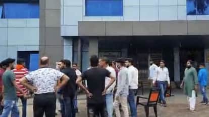 Residents submitted memorandum regarding problem of non-availability of water supply in Korba