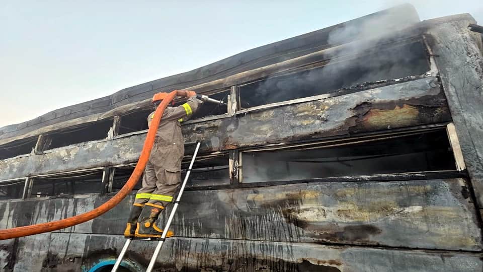 mathura horrific accident at yamuna expressway four passengers burnt alive  Dead 25 injured