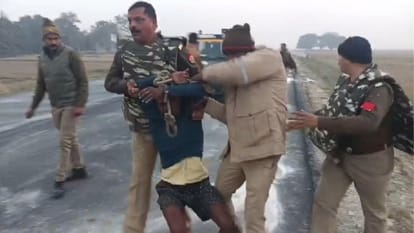 Chandauli police encountered and arrested criminal running away after snatching pistol in Chandauli