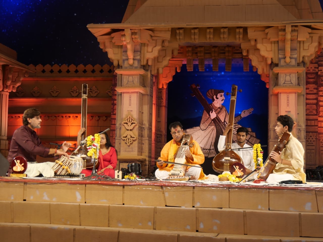 सधी हुई स्वरलिपि, एकाग्र भाव और संतुलित लय ने श्रोताओं को आत्मिक शांति का अनुभव कराया।