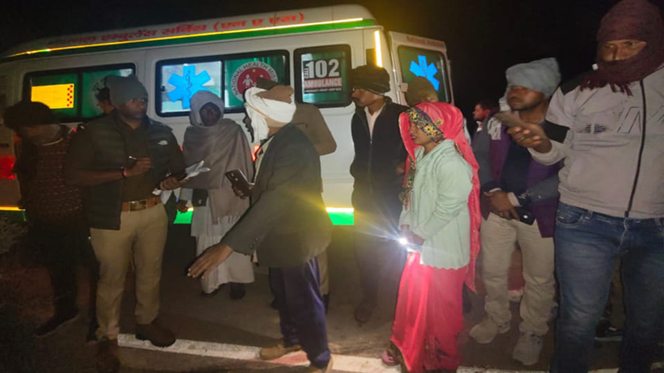 Etawah: Car hits motorcycle, young man dies