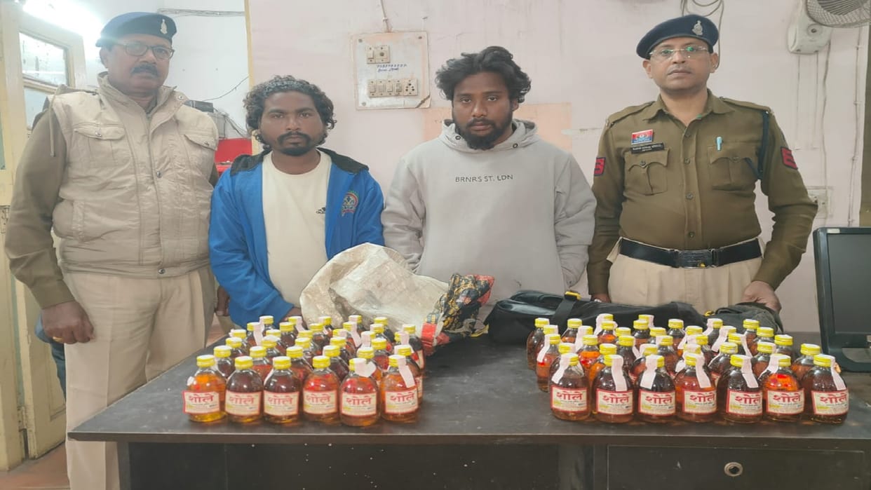 Illegal liquor business was going on under Fafaadih overbridge, police arrested two accused in Raipur