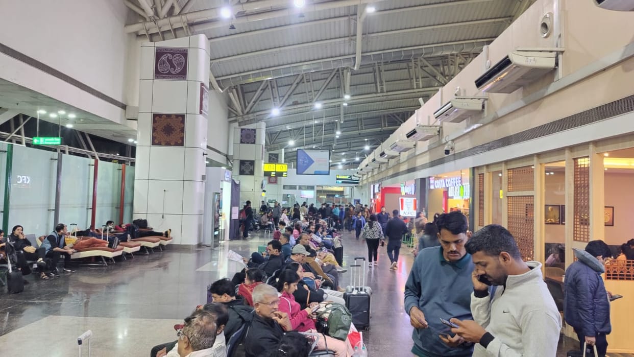 Indore: 9 flights to and from Indore cancelled throughout the day, airport crowded, lounge full