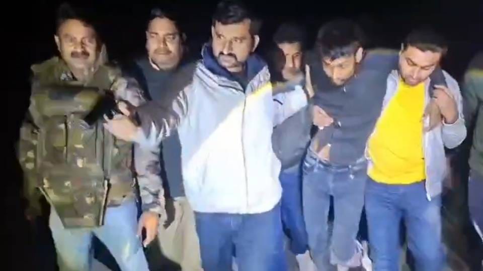 Police arrested notorious criminal during encounter in Bahraich 16 cases registered against him