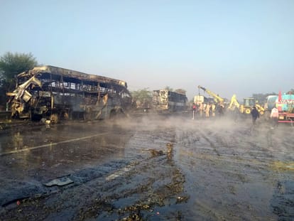 Insight story of Yamuna Expressway accident 13 lives lost due to a small mistake