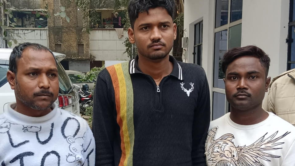 Kanpur: Three members of gang arrested in connection with theft at home of an ordnance factory employee