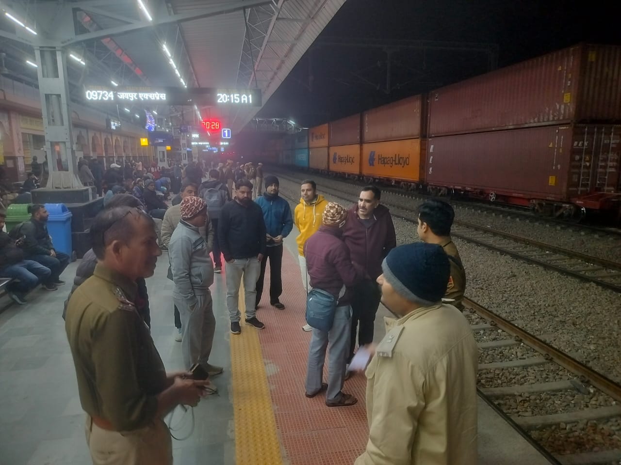 पुलिस और प्रशासन एक्टिव हुआ।