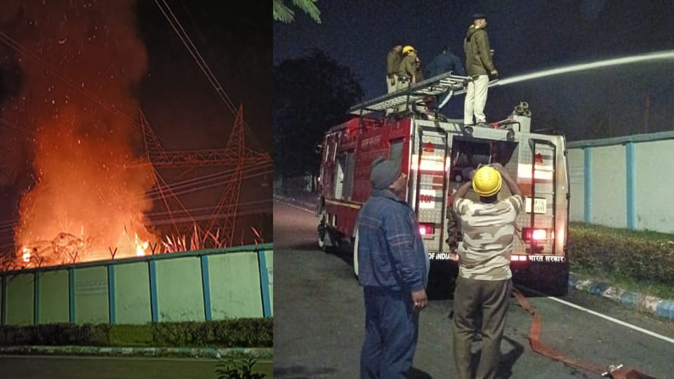 Auraiya: Fire breaks out in dry grass near NTPC plant in Patar, causing panic