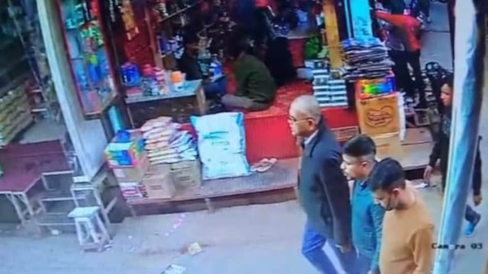 सीबीआई ने रिश्वत लेते पकड़ा