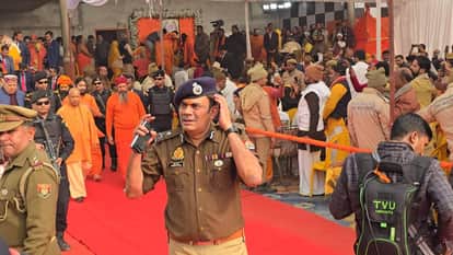 UP: CM Yogi Adityanath reaches Ayodhya to pay his last respects to Dr. Ramvilas Das Vedanti; a large crowd of