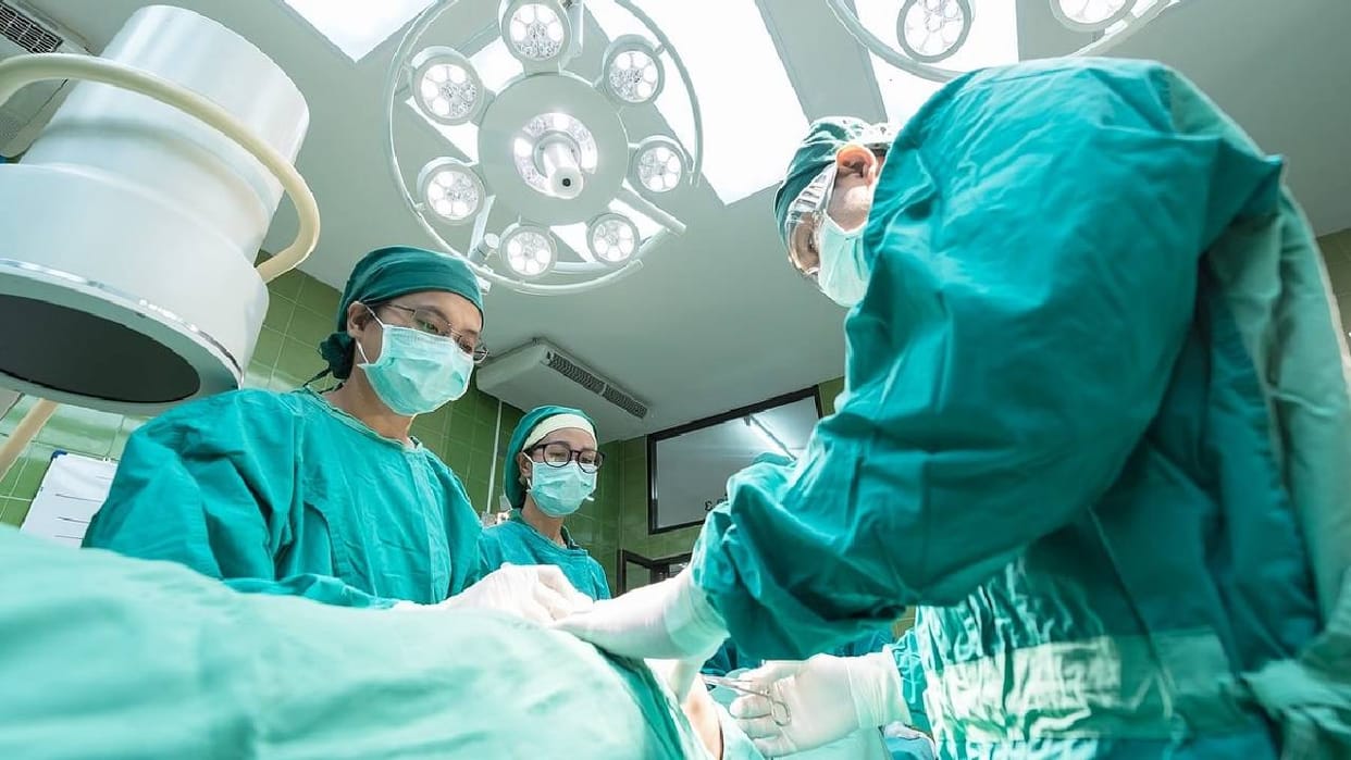 Lucknow: Doctors removed a 500-gram tumor from a young man's head; the surgery was performed by doctors in the