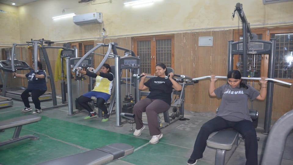 women doing gym