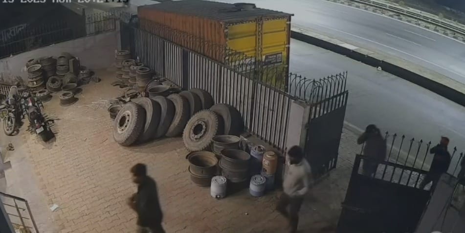 Rajasthan Crime Police: Ten unidentified miscreants kidnapped a transport businessman in Kotputli.