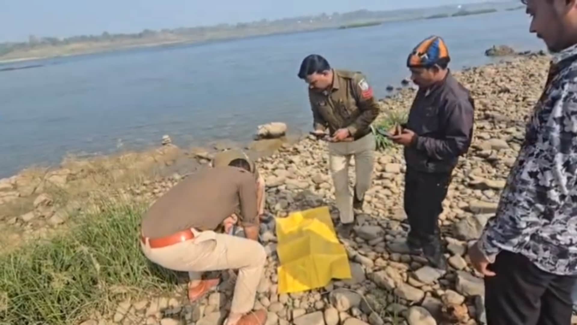 दो दिन की मशक्कत के बाद तीनों के शव बरामद कर लिए गए हैं।