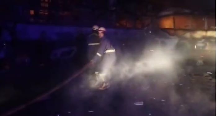 mathura horrific accident at yamuna expressway four passengers burnt alive Dead 25 injured