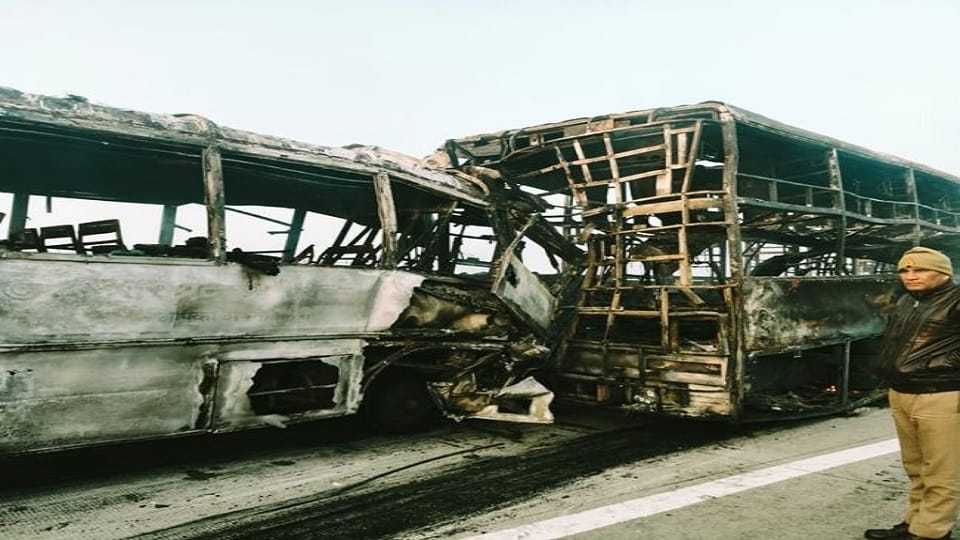 Yamuna Expressway accident 13 lives lost due to a small mistake  Insight story