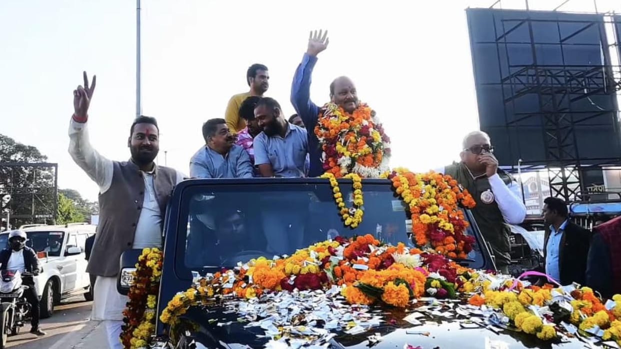 Jhansi: Virendra Rai welcomed, Kalchuri Jaiswal becomes president of Sarva Vargiya Mahasabha