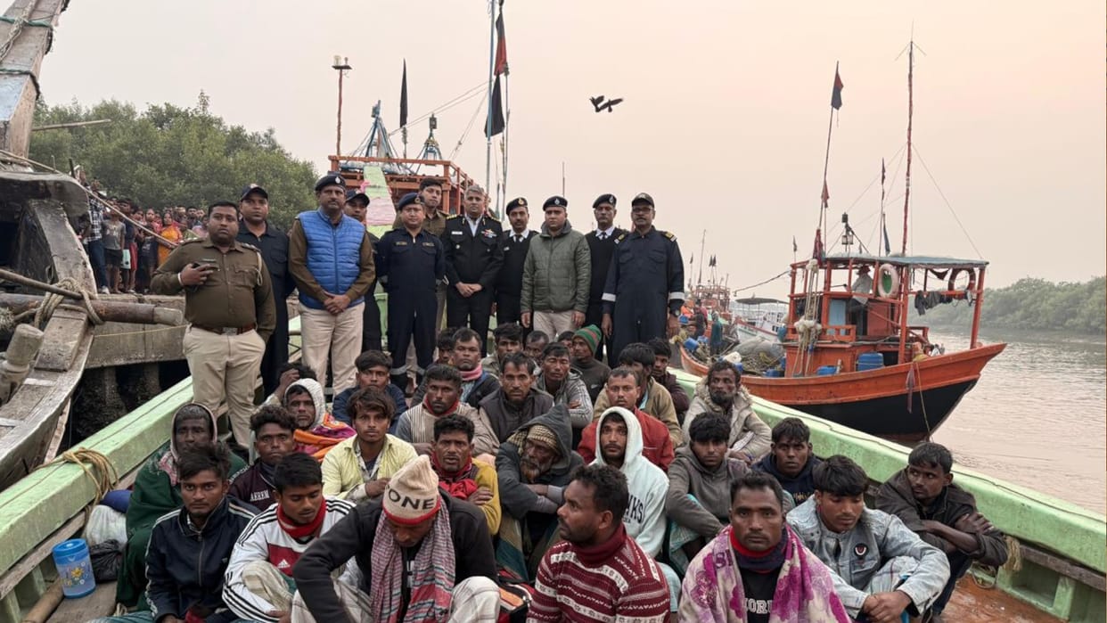 Bangladeshi boats entered Indian territory, Indian Coast Guard arrested 35 fishermen