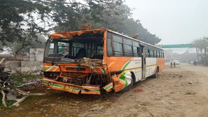 bike collided with a parked trolley on the road due to fog in shahjahanpur