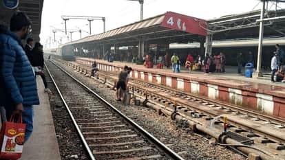 same pipe supplied water to toilets supplied water to pantry car where food prepared for passenger in Varanasi