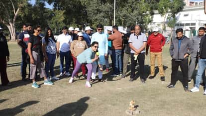 Indore news 4th NRI Mahaparv begins Mayor Pushyamitra Bhargav plays traditional games with 220 NRIs