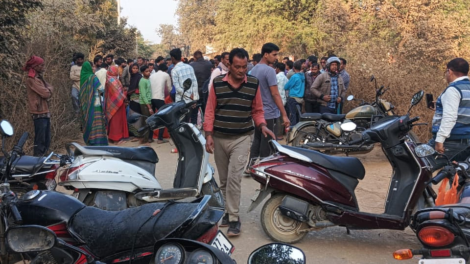 Kanpur Dehat: Motorcyclist killed after being run over by a tractor