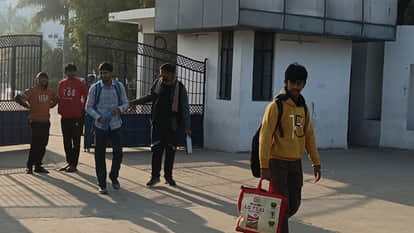 Kanpur: KIT student alleges that head of department sends offensive messages and calls her to his office alone